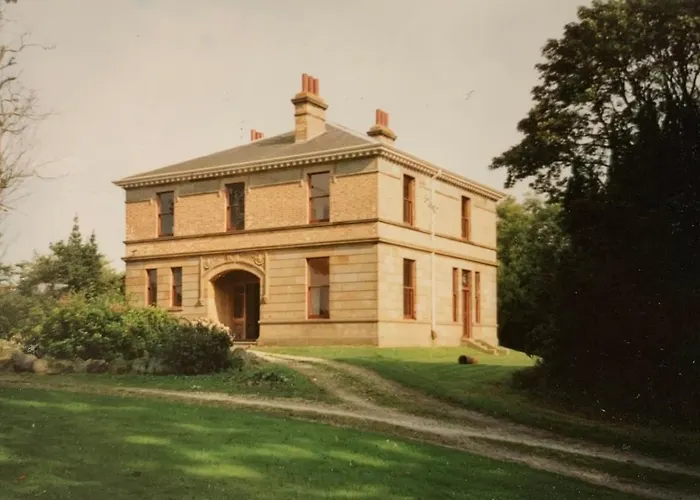 Large House Near And Whitby * Scarborough