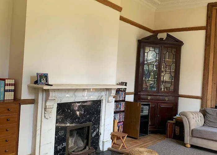 Large House Near And Whitby Willa *