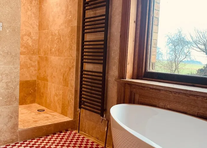 Spacious Family And Pet Friendly With Sea Views Villa *